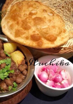 A picture of Bhatura.