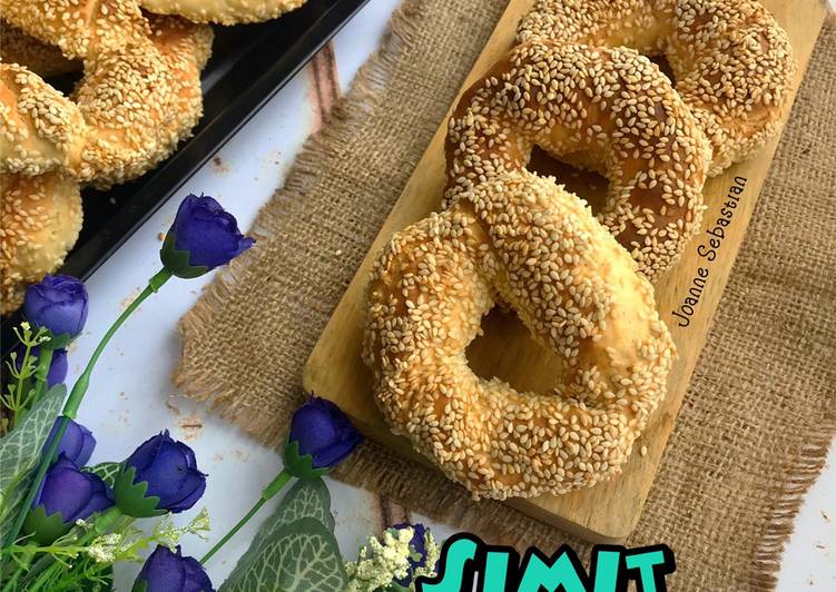 Simit - Turkish Sesame Pretzel Bread