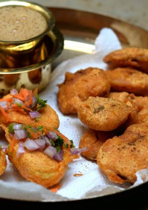 A picture of Egg and Onion Bajji Pakoda.