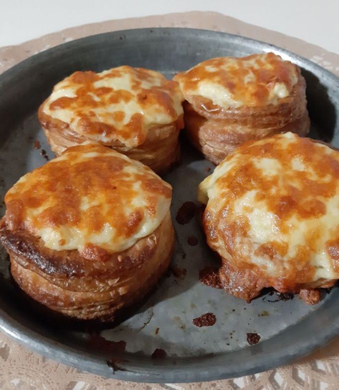 A picture of Cheese Vol-au-Vent 🧀 🍴.