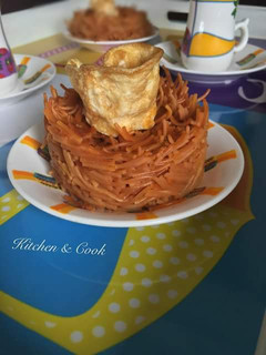 A picture of Emirati Balaleet – Sweet Vermicelli and Egg Omelet.