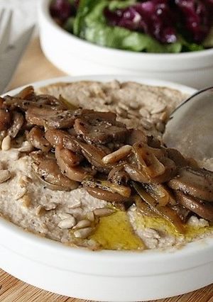 Une photo de Porridge crémeux aux flocons de quinoa et champignons bio, {sans gluten, sans oeufs}