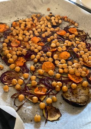 Una foto de Garbanzos con verduras al horno