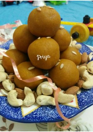 A picture of Besan Laddu.