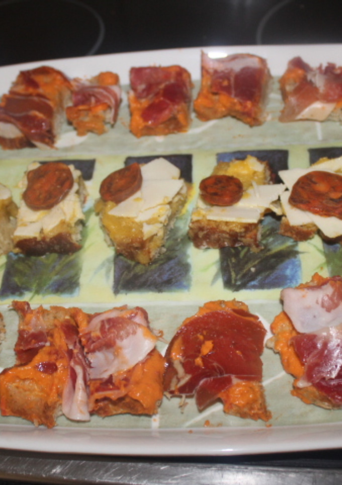 Una foto de Cenando jamón y queso