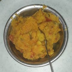A picture of Malenge (Pumpkin) mixed with Matoke (Green Banana).