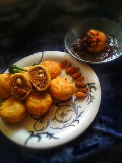 मिनी ड्रायफ्रूट मसाला कचोरी (mini dryfruit masala kachori recipe in marathi) रेसिपी चे मुख्य फोटो