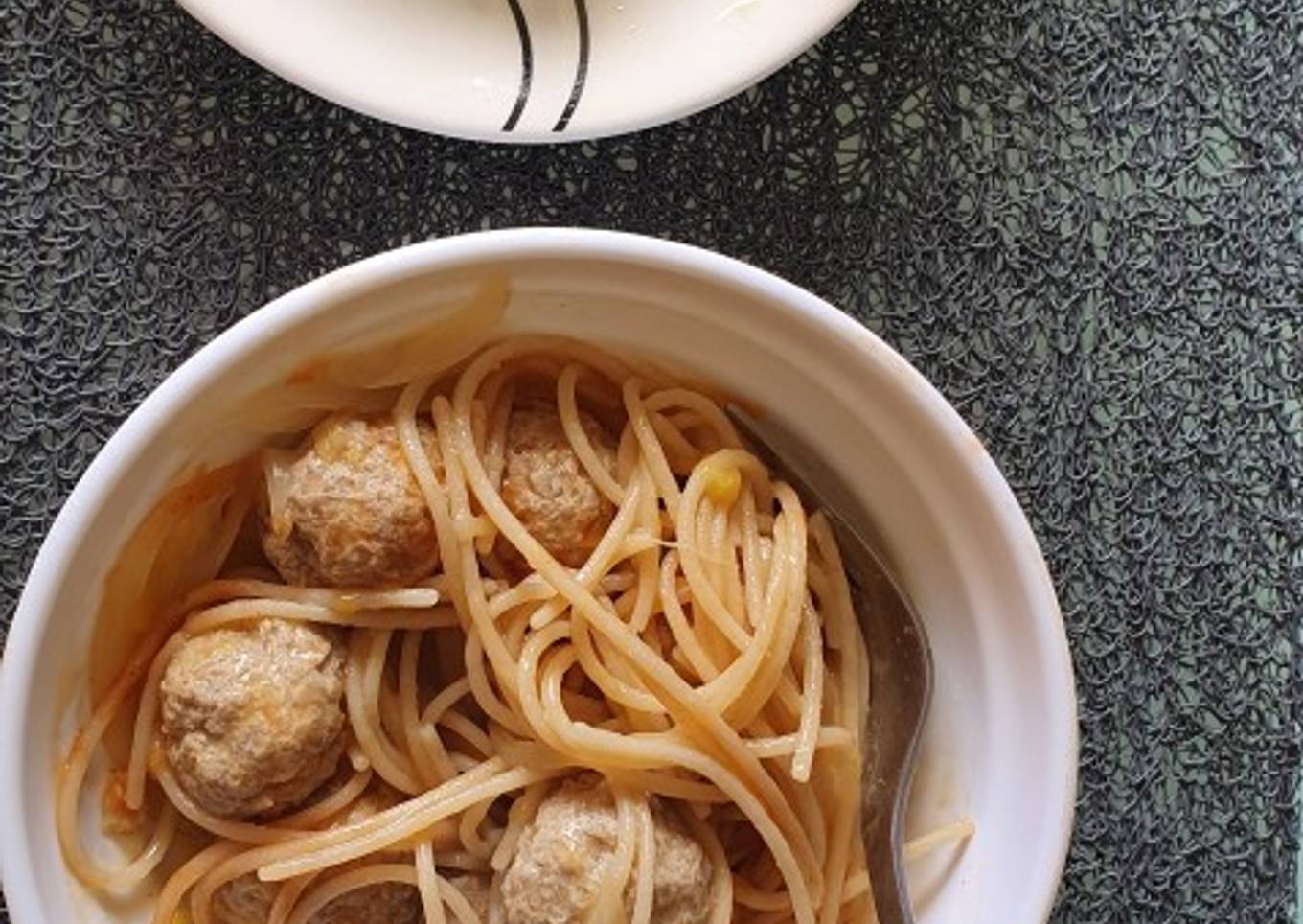 Spaghettis con albóndigas