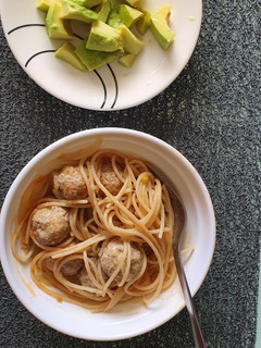Una foto de Spaghettis con albóndigas