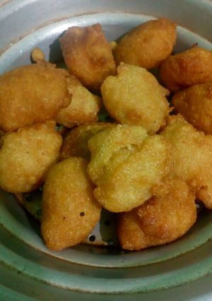 ரவை பணியாரம் (Ravai paniyaram recipe in tamil) செய்முறை முக்கிய புகைப்படம்