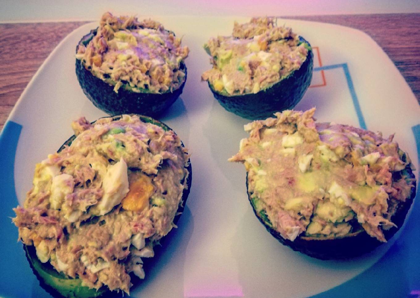 Aguacate relleno de atún