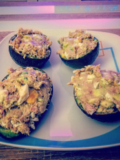 Una foto de Aguacate relleno de atún