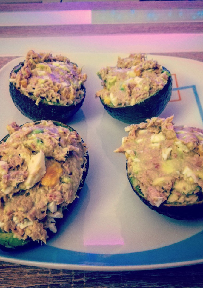 Una foto de Aguacate relleno de atún