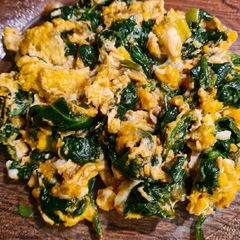 A picture of Scrambled Eggs with Spinach.