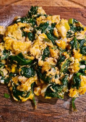 A picture of Scrambled Eggs with Spinach.