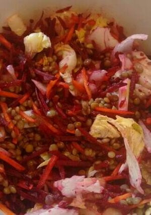 Una foto de Ensalada mixta con lentejas.ॐ