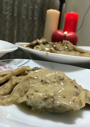 صورة لوصفة بيكاتا اللحم بصوص الابيض والمشروم (الفطر)