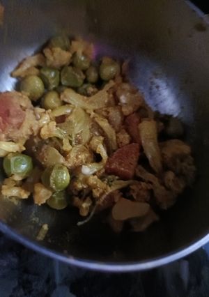 आलू गोभी की सब्जी (aloo Gobi ki sabzi recipe in Hindi) रेसिपी मुख्य फोटो