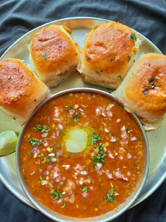 बटर पावभाजी (butter pavbhaji recipe in hindi) रेसिपी मुख्य फोटो