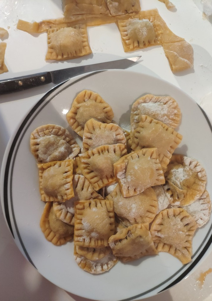 Una foto de Ravioli de pasta fresca