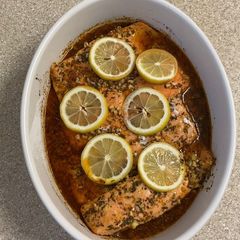 A picture of Lemon-garlic salmon.