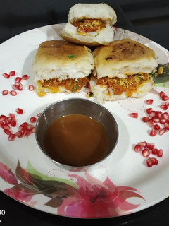 દાબેલી (Dabeli Recipe In Gujarati) રેસીપી મુખ્ય ફોટો