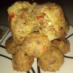 A picture of Yam and meat balls.