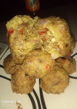 A picture of Yam and meat balls.
