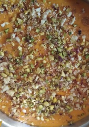 A picture of Mango dryfruit icecream.