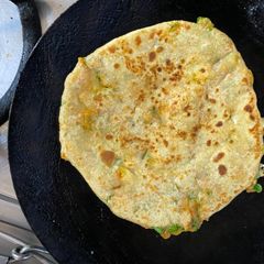A picture of Aloo methi paratha.