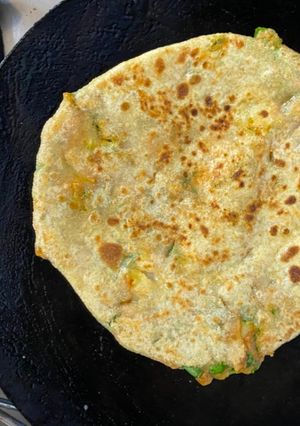 A picture of Aloo methi paratha.