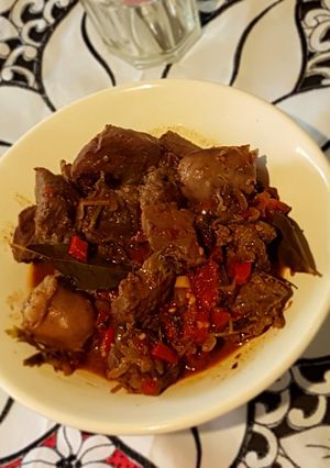 Una foto de Guiso criollo de carne y chorizos