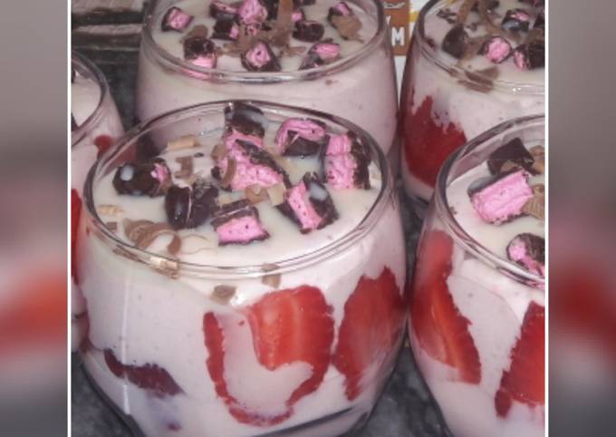 Steps to Make Ultimate Strawberry Mousse Parfait