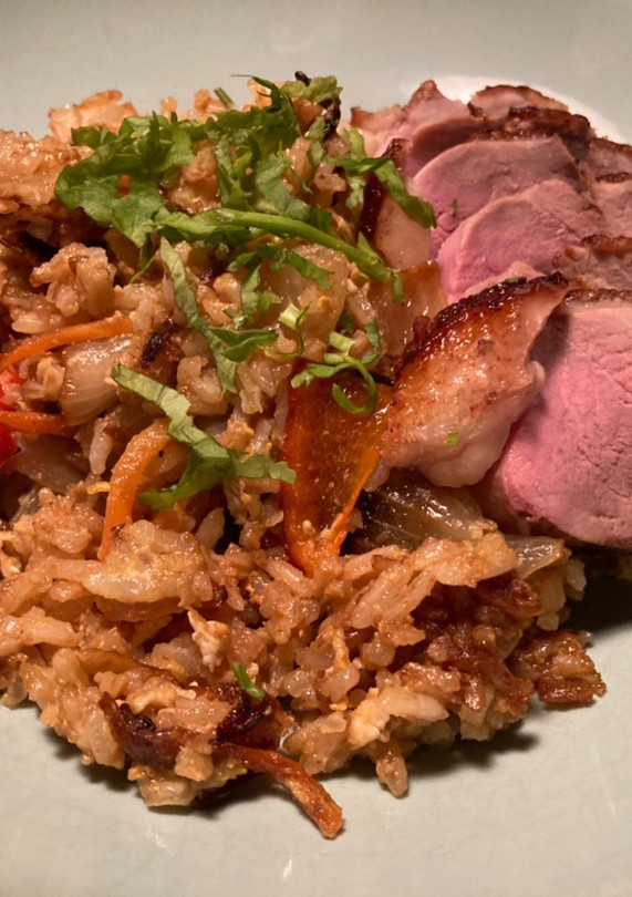 Una foto de Cơm Rang (Arroz frito estilo vietnamita) con pato