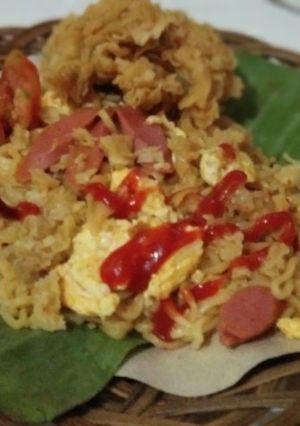 Foto resep Kreasi Mie Rebus Ayam Bawang😊