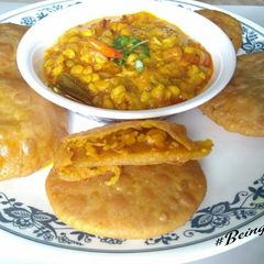 A picture of Dal Puri with Bihar Style Dal Fry.