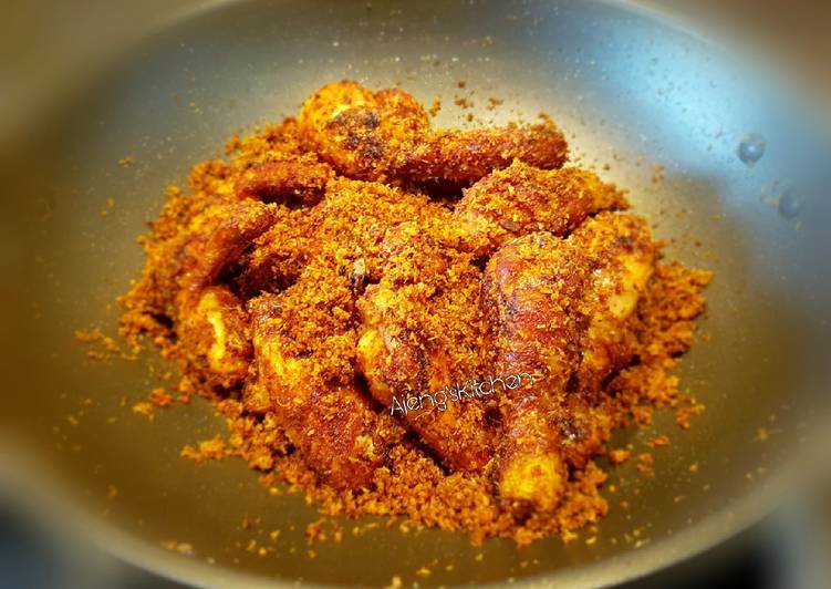 Ayam goreng serundeng