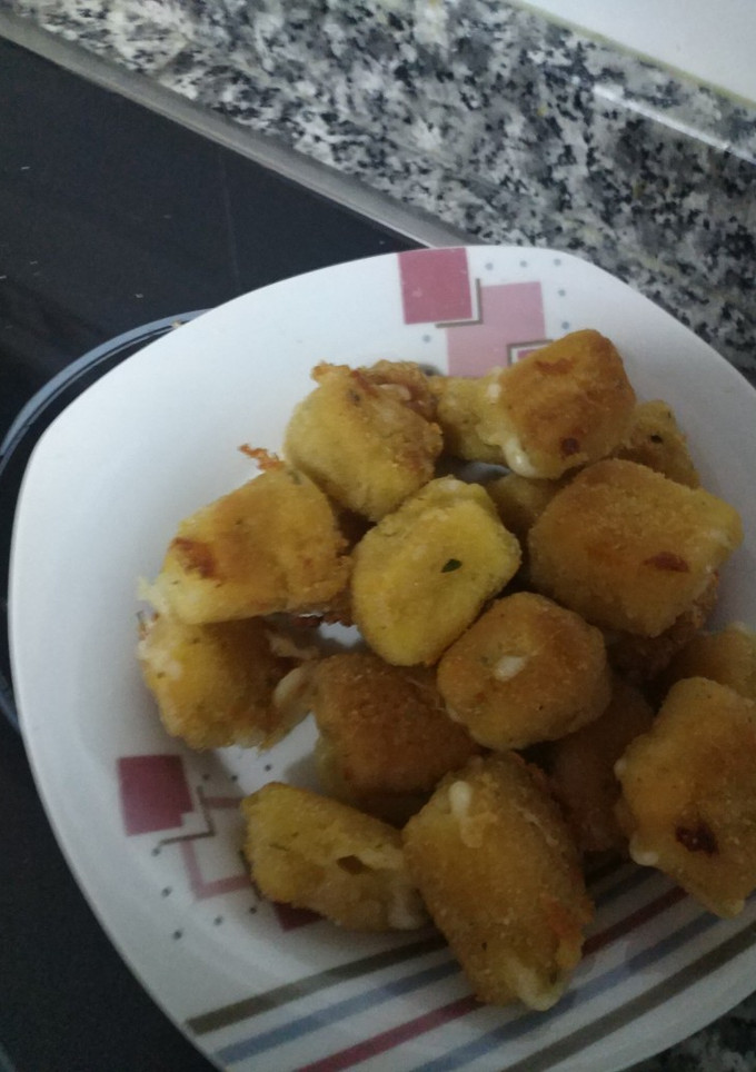 Una foto de Bolitas de queso y jalapeño
