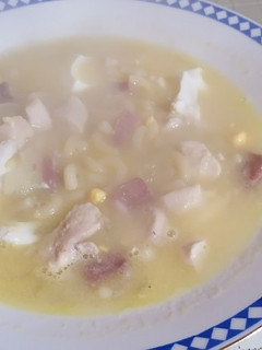 Una foto de Sopa de pollo con jamón
