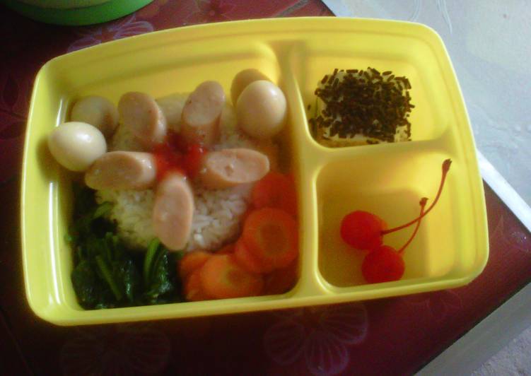 Resep Nasi dan tumis sawi sosis wortel yang Enak