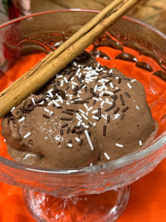 Una foto de Helado cremoso de chocolate