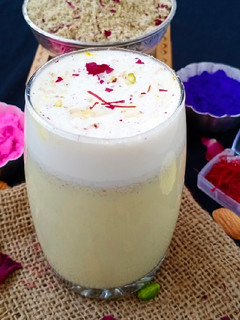 इंस्टेंट ठंडाई (instant thandai recipe in Hindi) रेसिपी मुख्य फोटो