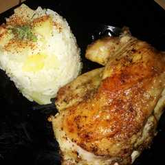 Una foto de Pollo a la mantequilla horneado