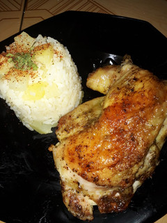 Una foto de Pollo a la mantequilla horneado