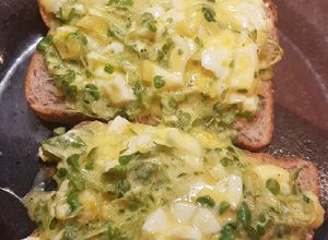 Una foto de Ensalada de huevos con berros