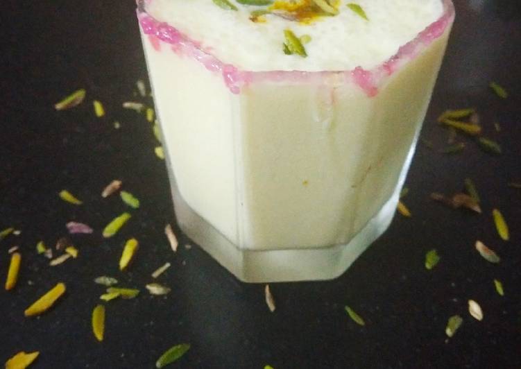 How to Prepare Any-night-of-the-week Kesar lassi