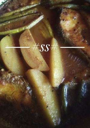 A picture of "Fish curry with Pointed gourd" #Cookpad.