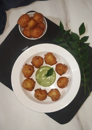મૈસુર બોન્ડા (Mysore Bonda Recipe In Gujarati) રેસીપી મુખ્ય ફોટો
