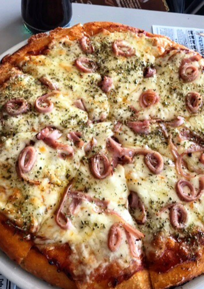 Una foto de Pizza al estilo argentino