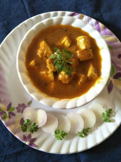 मसालेदार ग्रेवी पनीर (masaledar gravy paneer recipe in Hindi) रेसिपी मुख्य फोटो